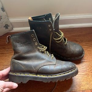 Womens vintage brown dr. Martens.